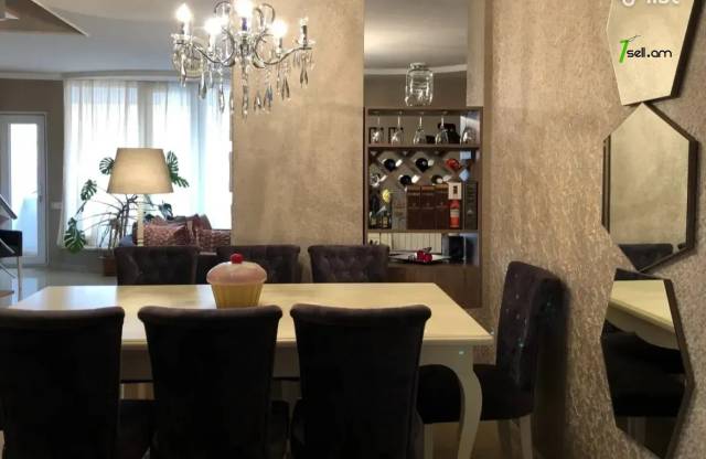 4 սենյականոց բնակարան Մաշտոցի պողոտայում, 135 ք.մ., 2 սանհանգույց, կապիտալ վերանորոգված, քարե շենք