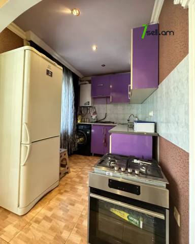 1 սենյականոց բնակարան Շինարարների փողոցում, 29 քմ, 1/5 հարկ, կապիտալ վերանորոգված, քարե շենք