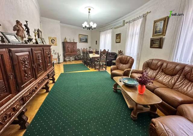 3 սենյականոց բնակարան Տերյան փողոցում, 140 ք.մ., բարձր առաստաղներ, 2/4 հարկ, քարե շենք