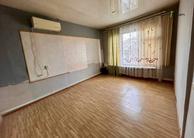 Երկու հարկանի տուն 28-րդ փողոցում Նոր Խարբերդում, 185 քմ, 2 սանհանգույց, եվրովերանորոգված