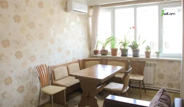 4 սենյականոց բնակարան Դրոյի փողոցում, 91 ք.մ., կապիտալ վերանորոգված, քարե շենք