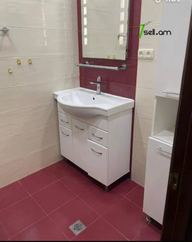 4 սենյականոց բնակարան Դավիթ Անհաղթի փողոցում, 107 քմ, նախավերջին հարկ, կապիտալ վերանորոգված