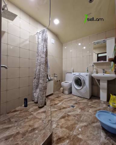 Երկու հարկանի քարե տուն Ջրվեժում, 1200 քմ, 3+ սանհանգույց, եվրովերանորոգված