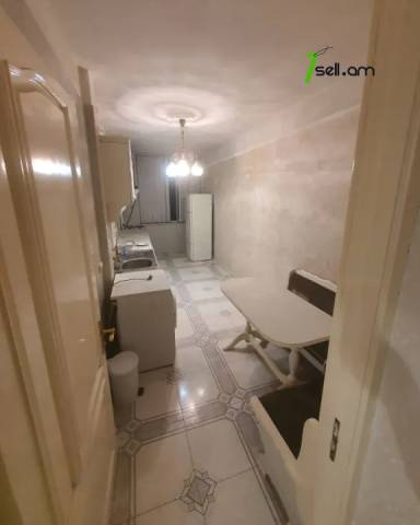 3 սենյականոց բնակարան Սարյանի փողոցում, 70 ք.մ., 3/8 հարկ, կապիտալ վերանորոգված
