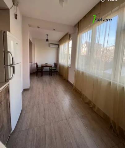 2 սենյականոց բնակարան Մարգարյան փողոցում, 45 ք.մ., 2/5 հարկ, եվրովերանորոգված, քարե շենք