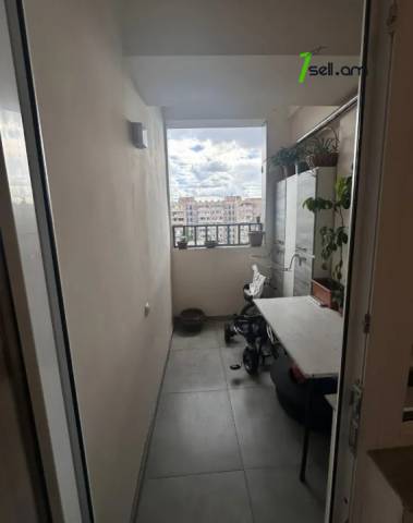 3 սենյականոց բնակարան, Ավան-Առինջ 1-ին միկրոշրջան, 82 քմ, նախավերջին հարկ, եվրովերանորոգված