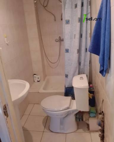 1 սենյականոց բնակարան Թումանյան փողոցում, 50 ք.մ., կապիտալ վերանորոգված, քարե շենք