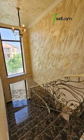 Երկու հարկանի քարե տուն, Արմենակ Արմենակյան անցուղի Նորք Մարաշում, 1800 քմ, 3+ սանհանգույց