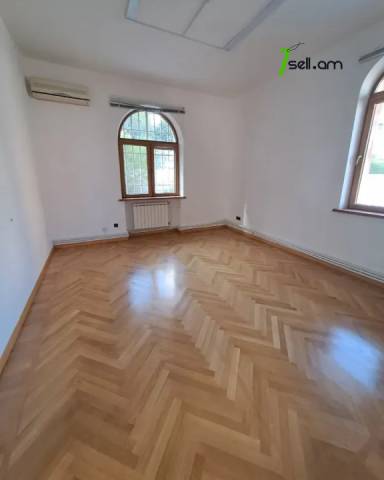 Բազմաֆունկցիոնալ գույք Վերին Անտառային փողոցում կենտրոնում, 400 ք.մ.