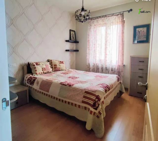 2 սենյականոց բնակարան Նազարեթ Սուրենյան փողոցում, 50 ք.մ., նախավերջին հարկ, կապիտալ վերանորոգված