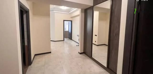 2 սենյականոց բնակարան նորակառույց շենքում Չարենցի փողոցում, 70 քմ, 5/12 հարկ, 2 սանհանգույց