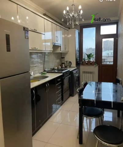 3 սենյականոց բնակարան Կոմիտասի պողոտայում, 95 ք.մ., բարձր առաստաղներ, եվրովերանորոգված, քարե շենք