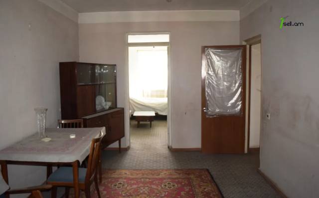 3 սենյականոց բնակարան Միխայիլ Սալտիկով-Շեդրինի փողոցում, 86 ք.մ., քարե շենք