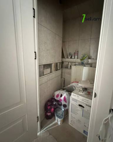 3 սենյականոց բնակարան Կոմիտասի պողոտայում, 88 ք.մ., 3/9 հարկ, կապիտալ վերանորոգված, քարե շենք