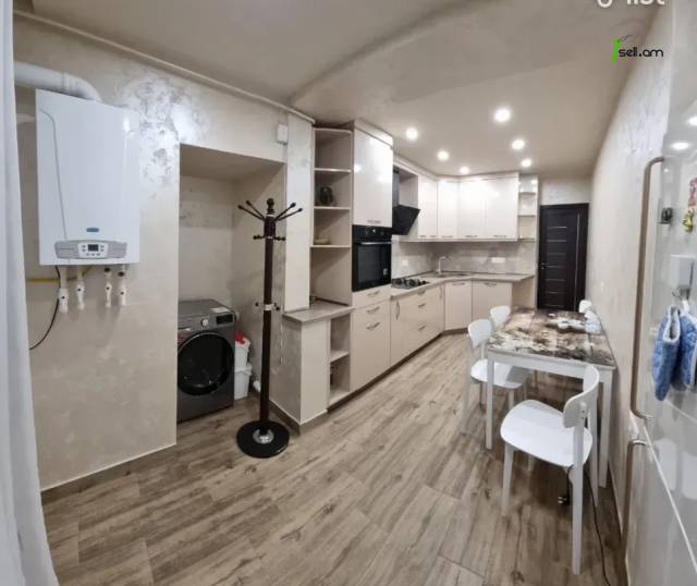 2 սենյականոց բնակարան Հանրապետության փողոցում, 67 քմ, 7/9 հարկ, կապիտալ վերանորոգված