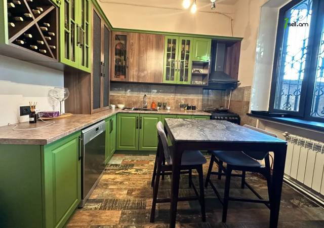 3 սենյականոց բնակարան Ազատության պողոտայում, 125 քմ, 1/5 հարկ, կապիտալ վերանորոգված, քարե շենք