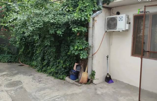 Մեկ հարկանի քարե տուն Խորենացու փողոցում Էրեբունիում, 90 քմ, կոսմետիկ վերանորոգում