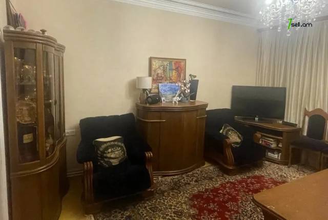 2 սենյականոց բնակարան, Գյուլիքեխվյանի նրբանցք, 65 ք.մ., 2/5 հարկ, կապիտալ վերանորոգված, քարե շենք