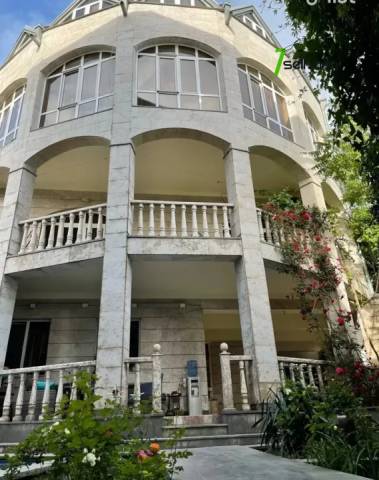 Չորս հարկանի քարե տուն Սիմեոն Երևանցու փողոցում կենտրոնում, 550 ք.մ., 3+ սանհանգույց