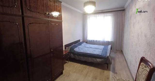 3 սենյականոց բնակարան Աբովյան փողոցում, 87 ք.մ., 3/5 հարկ, կապիտալ վերանորոգված, քարե շենք