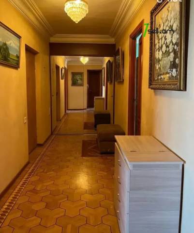 4 սենյականոց բնակարան, Դուրյան թաղամաս, 84 քմ, 5/9 հարկ, եվրովերանորոգված