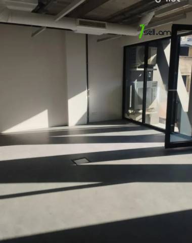 Բազմաֆունկցիոնալ գույք Սայաթ-Նովայի պողոտայում կենտրոնում, 87 ք.մ.