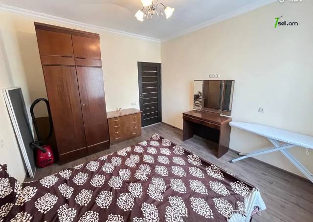 2 սենյականոց բնակարան Ազատության պողոտայում, 64 քմ, նախավերջին հարկ, եվրովերանորոգված, քարե շենք