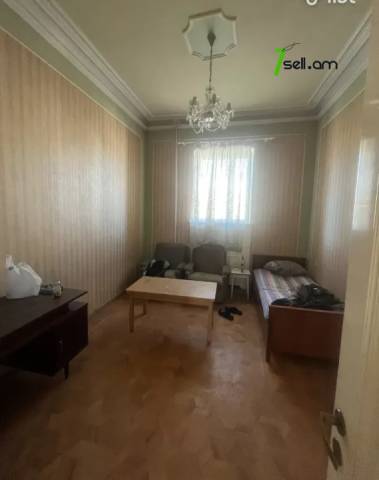 Երկու հարկանի քարե տուն Աբովյանում, 1170 ք.մ., 2 սանհանգույց, մասնակի վերանորոգում