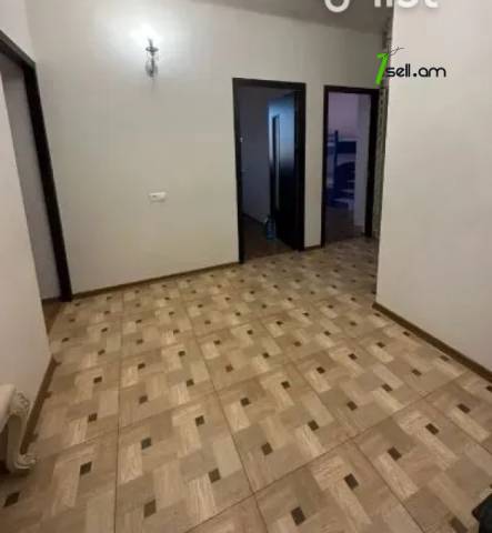 3 սենյականոց բնակարան նորակառույց շենքում Ադոնցի փողոցում, 81 ք.մ., բարձր առաստաղներ