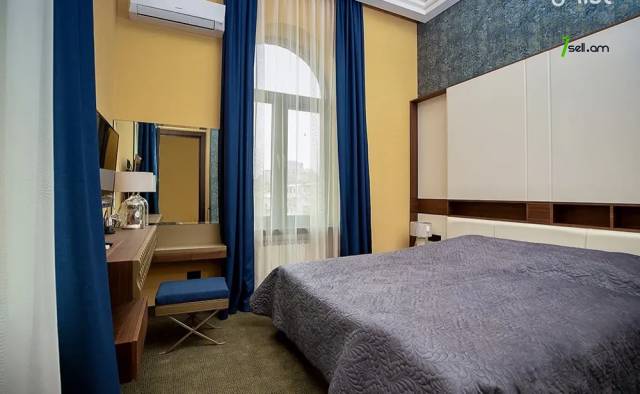 2 սենյականոց բնակարան, Komitas Ave, 66 ք.մ., բարձր առաստաղներ, կապիտալ վերանորոգված, քարե շենք