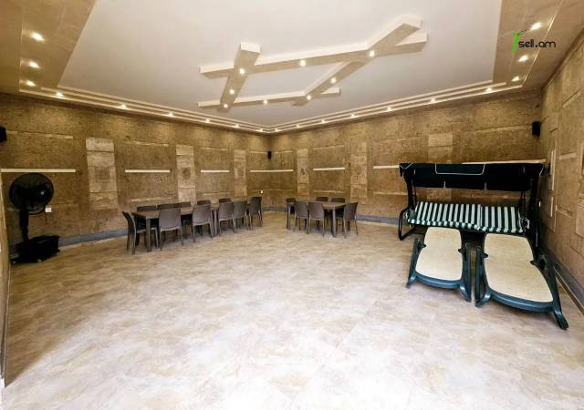 Երկու հարկանի քարե տուն, Գ-1 թաղամաս Աջափնյակում, 1200 ք.մ., 2 սանհանգույց, կապիտալ վերանորոգված