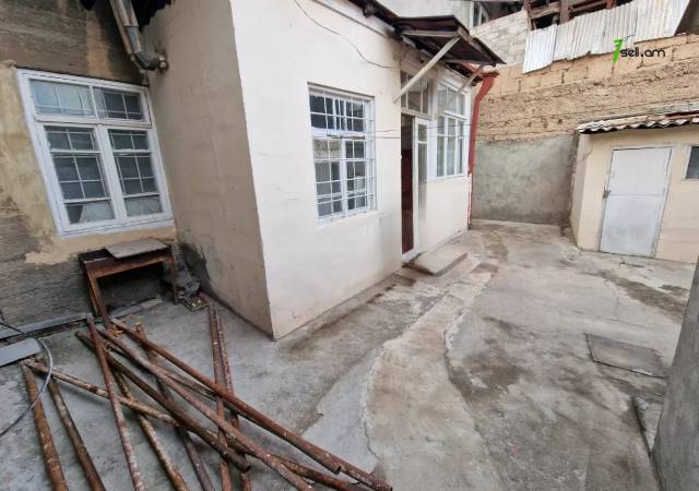 Մեկ հարկանի քարե տուն Սևքարեցի Սաքոյի փողոցում Արաբկիրում, 152 ք.մ.