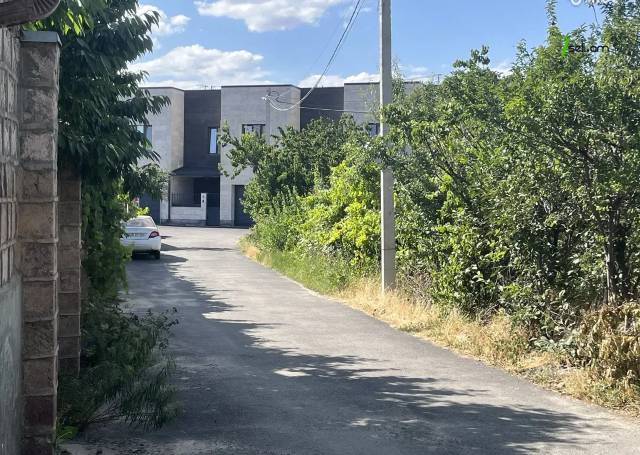 Հողատարածք բնակելի շինությունների համար Խաչատուր Աբովյանի 2-րդ փողոցում Ավանում, 930 ք.մ.