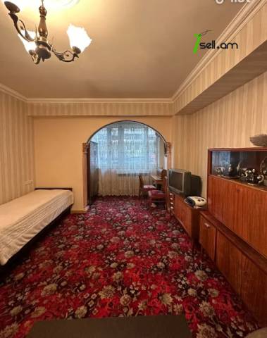 1 սենյականոց բնակարան Վիկտոր Համբարձումյան փողոցում, 43 ք.մ., 2/9 հարկ, կապիտալ վերանորոգված