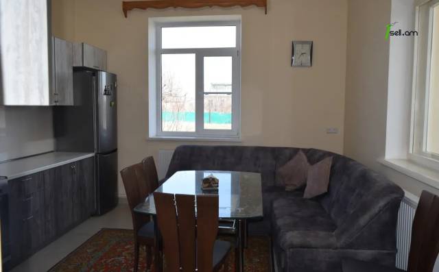 Մեկ հարկանի քարե տուն Մարմաշենում, 141 ք.մ., 2 սանհանգույց, մեծ հողամաս, եվրովերանորոգված