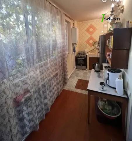 4 սենյականոց բնակարան Դավիթ Մալյան փողոցում, 73 ք.մ., 1/5 հարկ, քարե շենք