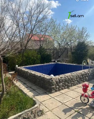 Երկու հարկանի քարե տուն 1-ին փողոցում Նուռնուսում, 120 ք.մ., 2 սանհանգույց, կապիտալ վերանորոգված