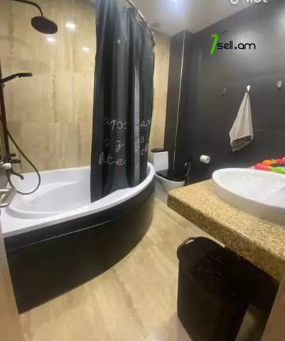 4 սենյականոց բնակարան նորակառույց շենքում Վերին Անտառային փողոցում, 167 ք.մ., 2 սանհանգույց