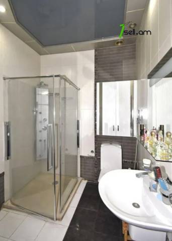 4 սենյականոց բնակարան Թումանյան փողոցում, 135 ք.մ., 3/5 հարկ, 2 սանհանգույց, բարձր առաստաղներ