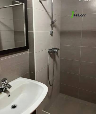 2 սենյականոց բնակարան Եզնիկ Կողբացու փողոցում, 65 քմ, կապիտալ վերանորոգված