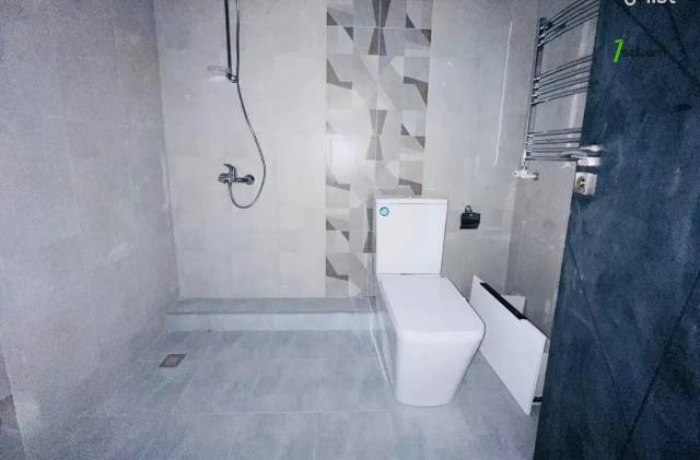 3 սենյականոց բնակարան նորակառույց շենքում Վերին Անտառային փողոցում, 90 քմ, 4/9 հարկ, 2 սանհանգույց