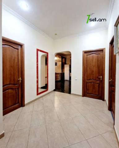 Մեկ հարկանի քարե տուն Սեվաստոպոլյան փողոցում Արաբկիրում, 450 քմ, 2 սանհանգույց, կապիտալ վերանորոգված