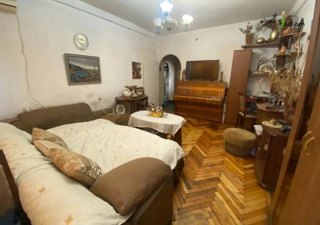 1 սենյականոց բնակարան Քաջազնունու փողոցում, 45 քմ, 6/10 հարկ, մասնակի վերանորոգում
