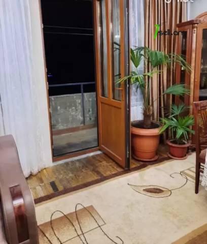 4 սենյականոց բնակարան Քանաքեռ Զեյթունում, 104 ք.մ., բարձր առաստաղներ, 3/5 հարկ, մասնակի վերանորոգում