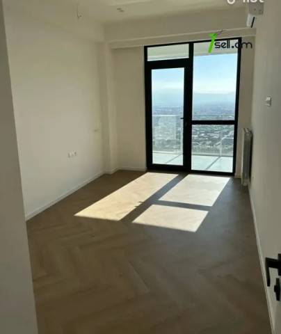 4 սենյականոց բնակարան նորակառույց շենքում Կարապետ Ուլնեցու փողոցում, 133 ք.մ., 2 սանհանգույց