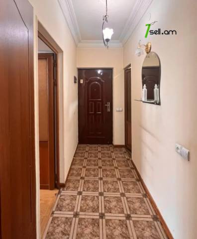 3 սենյականոց բնակարան Մամիկոնյանց փողոցում, 78 ք.մ., 2/5 հարկ, կապիտալ վերանորոգված, քարե շենք