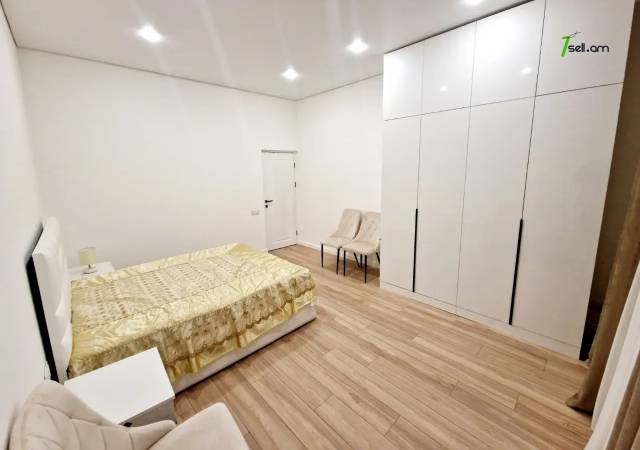 Երեք հարկանի թաունհաուզ, Դուրյան թաղամաս Ավանում, 330 ք.մ., 3+ սանհանգույց