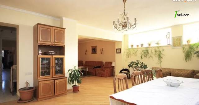 Չորս հարկանի քարե տուն Երզնկյան փողոցում Արաբկիրում, 350 ք.մ., 3+ սանհանգույց, կապիտալ վերանորոգված