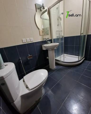 Ընդարձակ 3 սենյականոց բնակարան Թումանյան փողոցում, 160 ք.մ., նախավերջին հարկ, 2 սանհանգույց