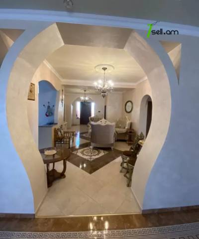 Երկու հարկանի քարե տուն Նոր Նորքում, 800 ք.մ., 3+ սանհանգույց, եվրովերանորոգված